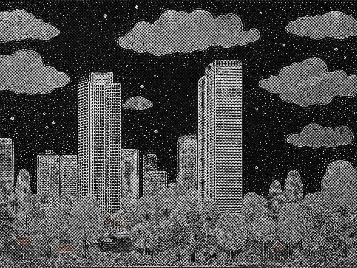 Ночной городской пейзаж с тёмным небом, деревьями и высокими зданиями.